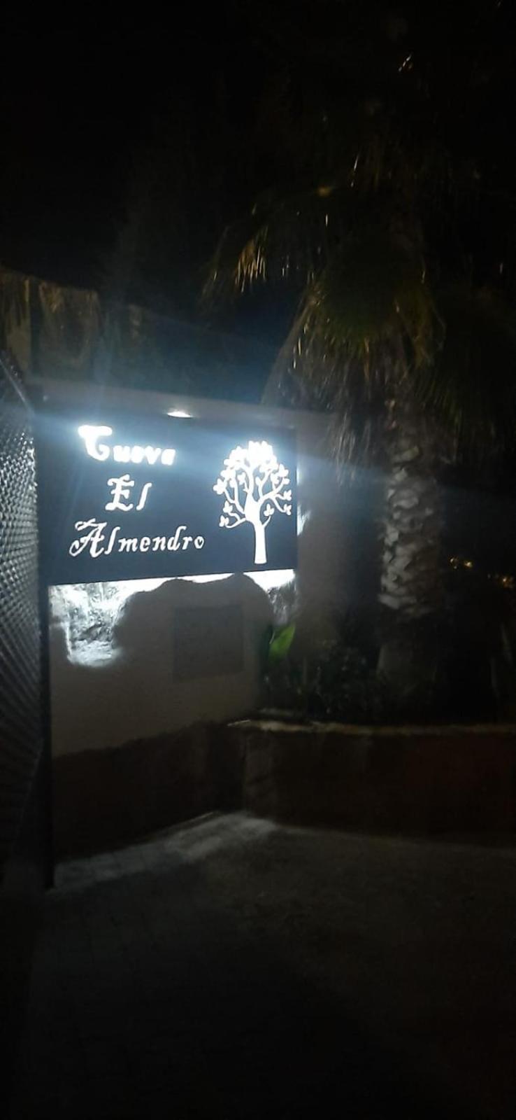 Гостевой дом Casa Cueva El Almendro Пегалахар Экстерьер фото